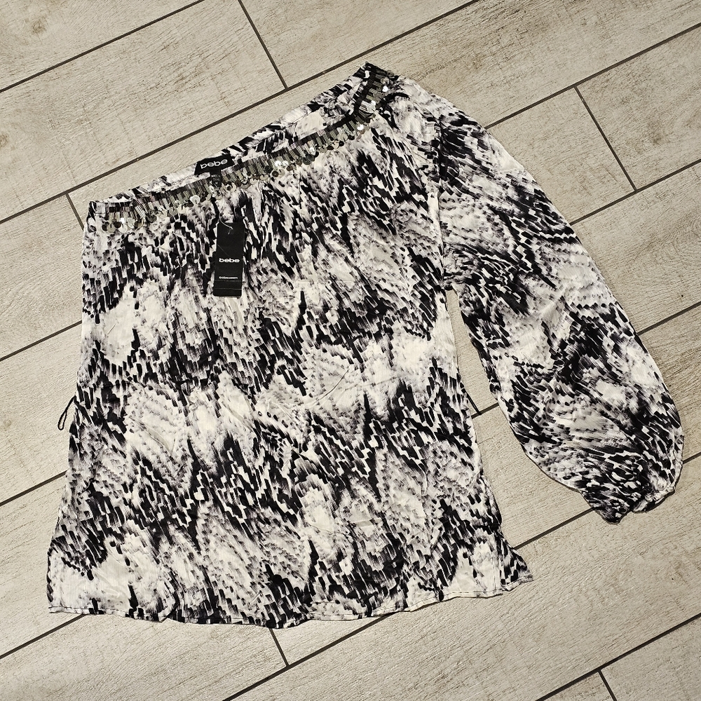 Bebe Silk Top Blouse M One Sholder Black White Metal Accents Long Sleeve New